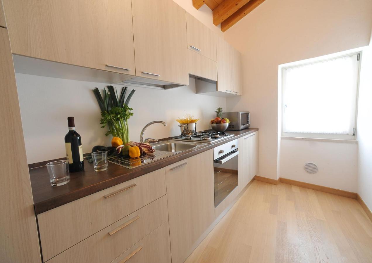 Villa Borgo Borago 브렌조네 술 가르다 외부 사진