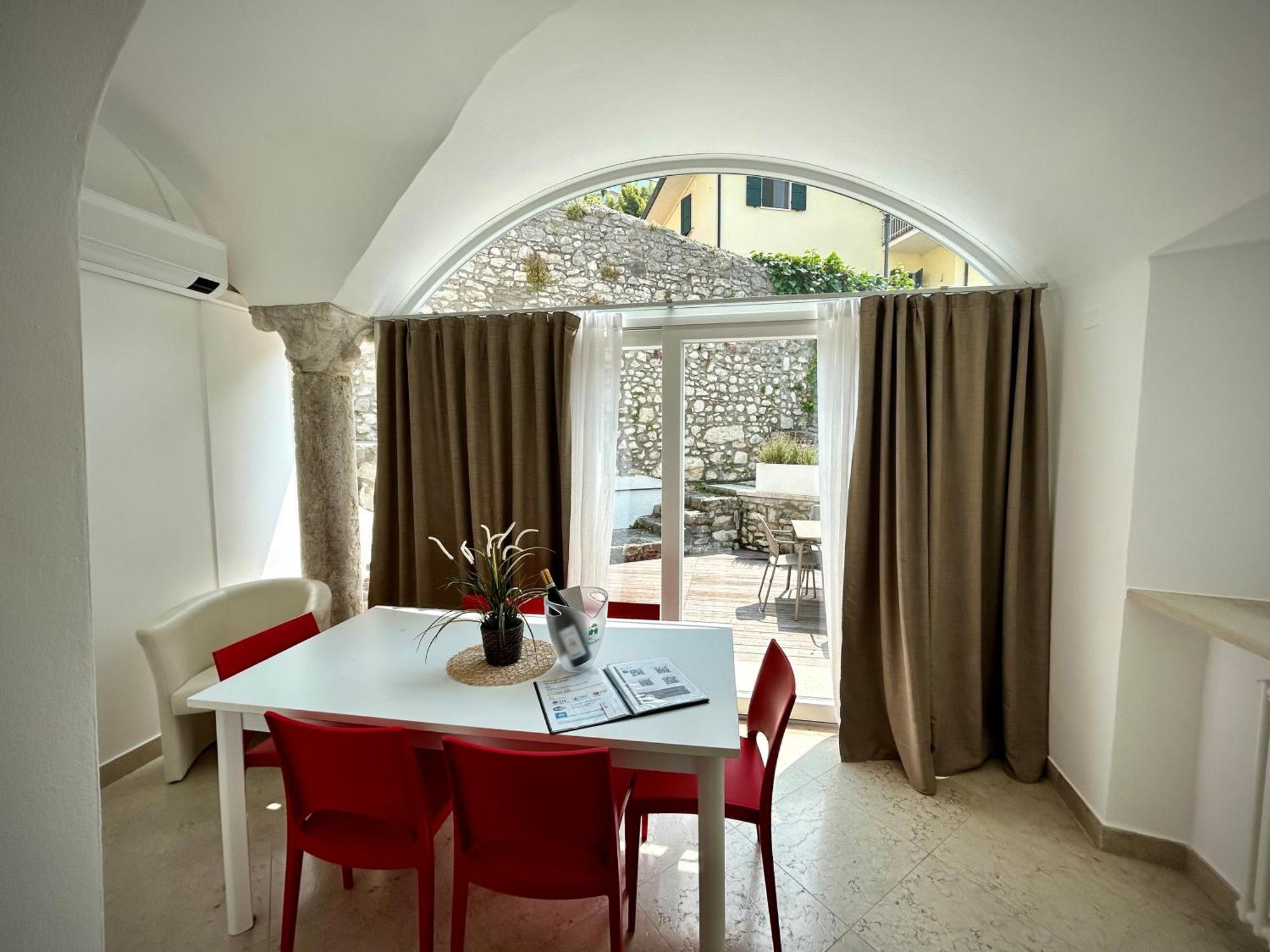 Villa Borgo Borago 브렌조네 술 가르다 객실 사진