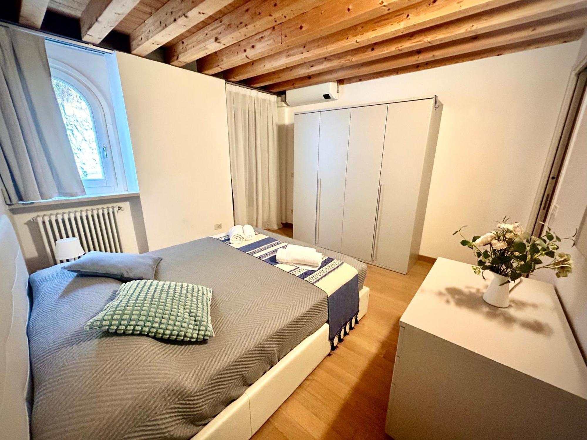 Villa Borgo Borago 브렌조네 술 가르다 객실 사진