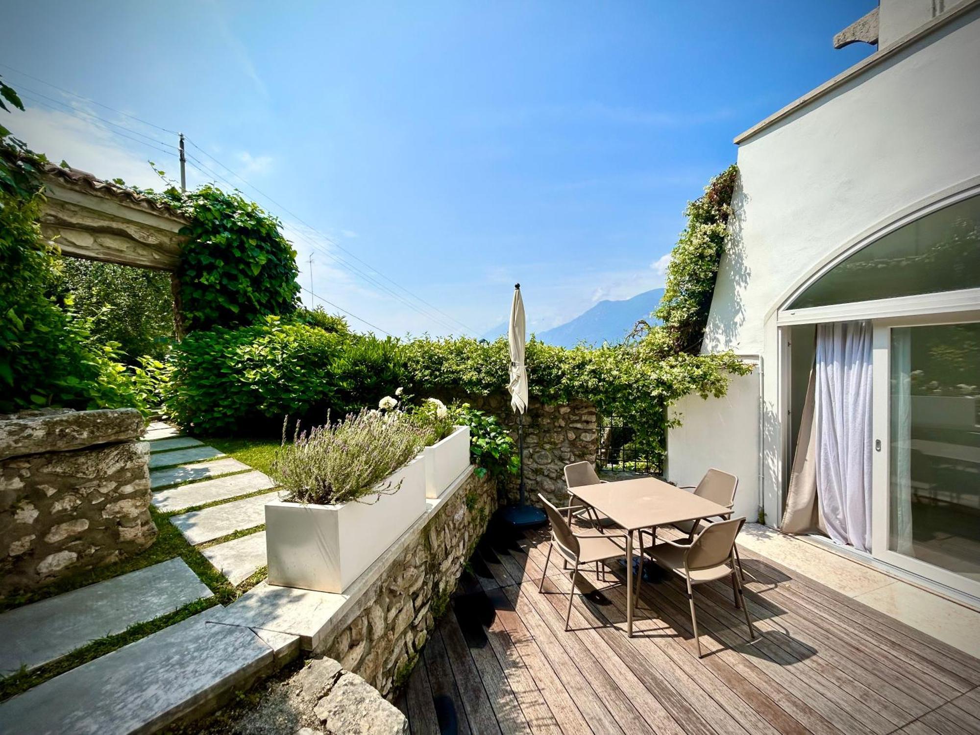 Villa Borgo Borago 브렌조네 술 가르다 객실 사진