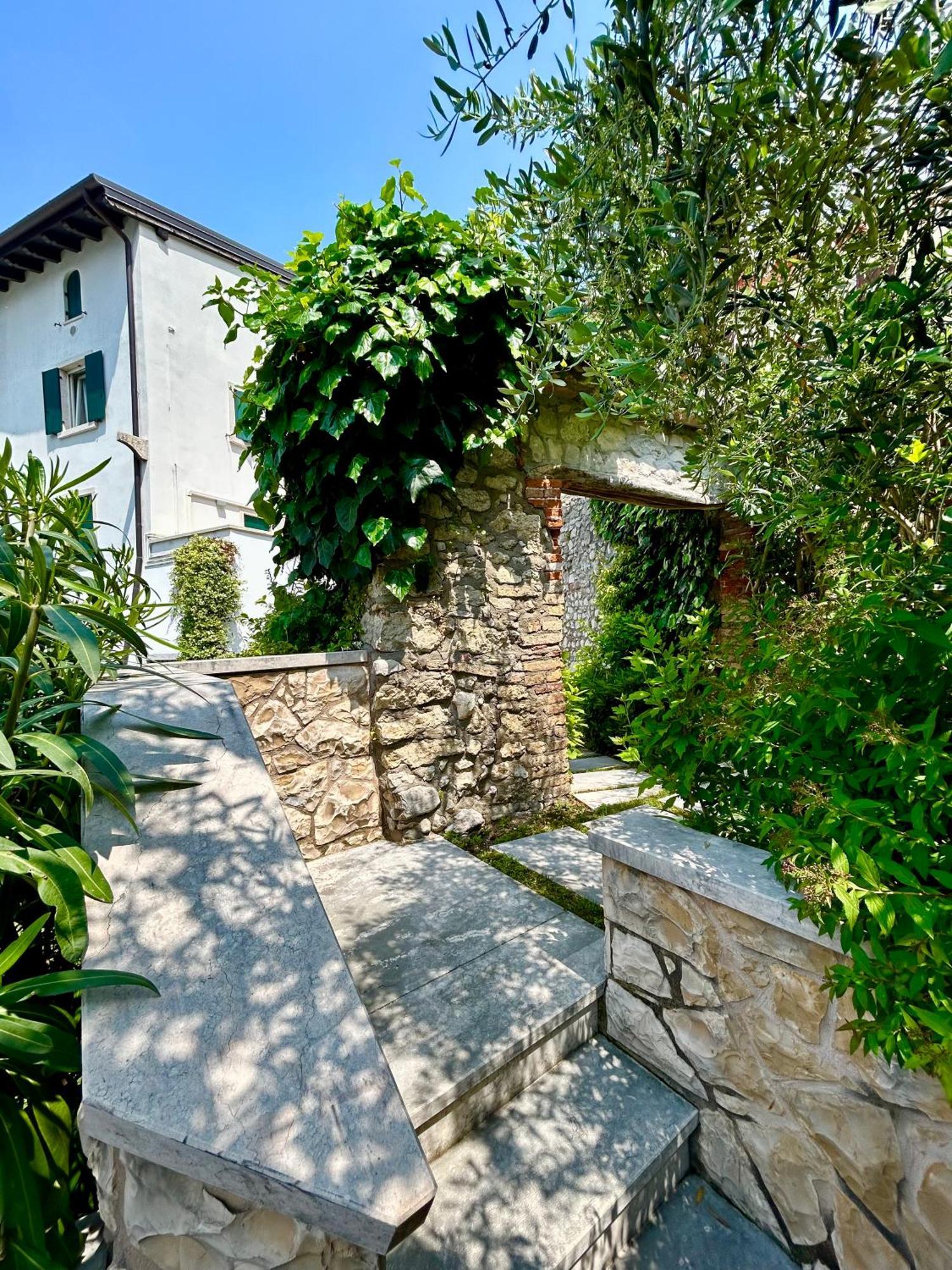 Villa Borgo Borago 브렌조네 술 가르다 객실 사진